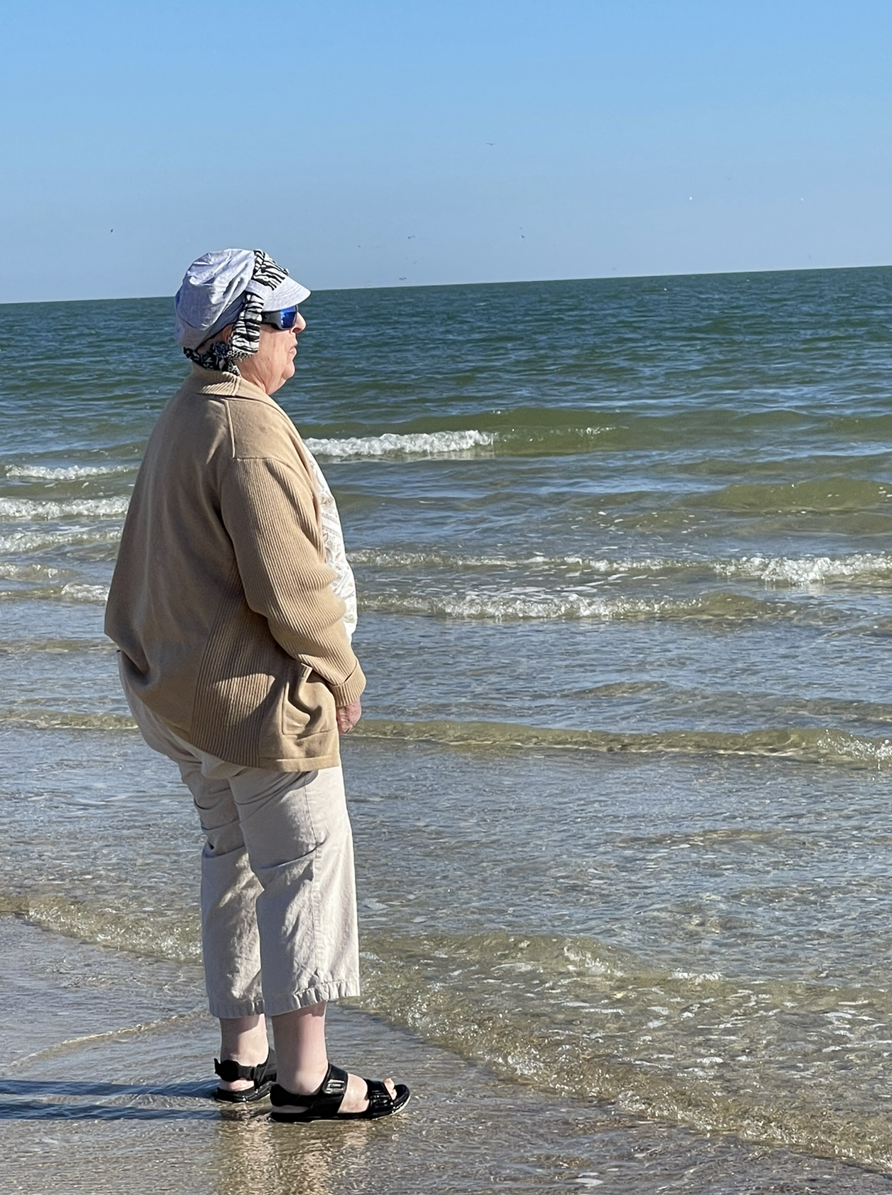 Sharon wanted to put her toes in the water of Cape San Blas.  😁 She said she felt a connection to the ocean. 