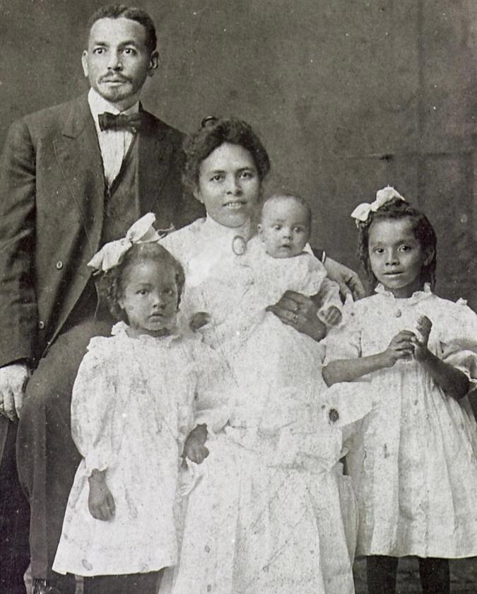 Young Caroline with her parents William and Anna Mae Miller