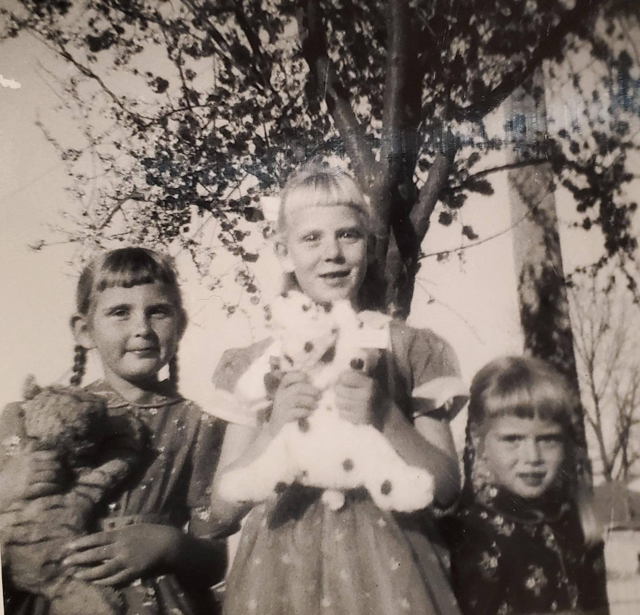 Easter dresses for all 3 girls- Carole on the left. Trying to figure out is she is holding areal cat or stuffed animal version. 
