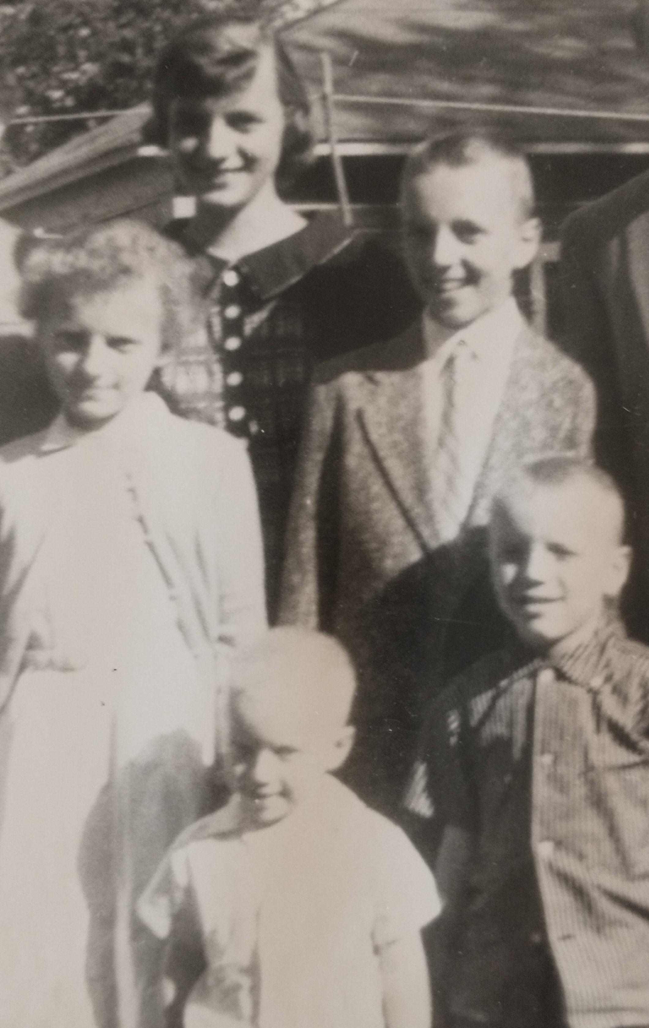 Mom with siblings Gene, Mary, Mike, and Rick