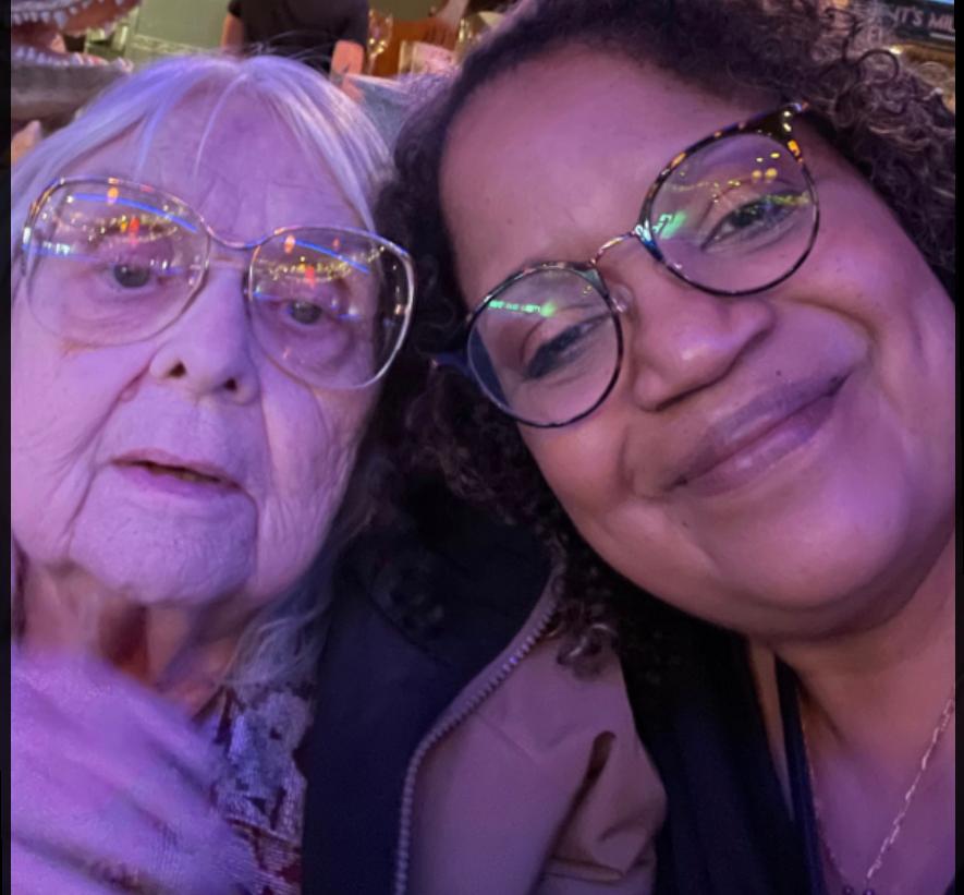 Marion had the best day ever on Lili's graduation from the University of Michigan. We went to E.G Nick's to celebrate with everyone and had a fantastic night. She talked about that memory every day ❤️