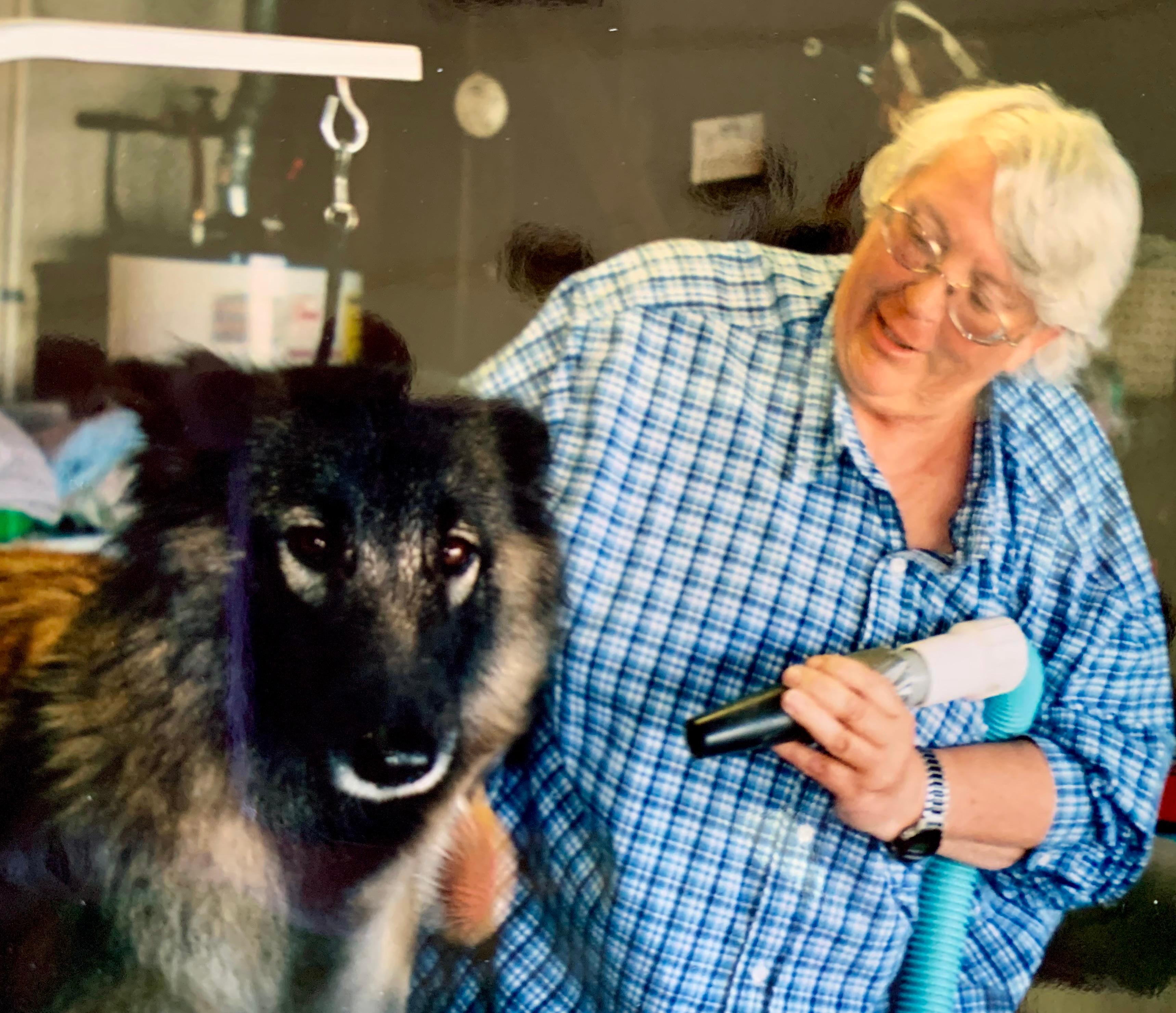 Carole doing what she does best...Grooming her dog for the Really Beeg Show!