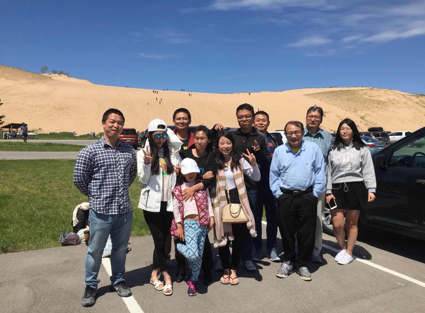  这是2017年Memorial Day ，白牧师组大人小孩四十多人去 mackinaw island, pictured rock, and sleeping bear sand dunes ,四天三夜游，白牧师从计划路线，订宾馆，借车，食宿，开车，每家的费用。等等都大家办得特特当当的，让大家享受美好的快乐时光！感恩您的负出！您活出了主的荣光！