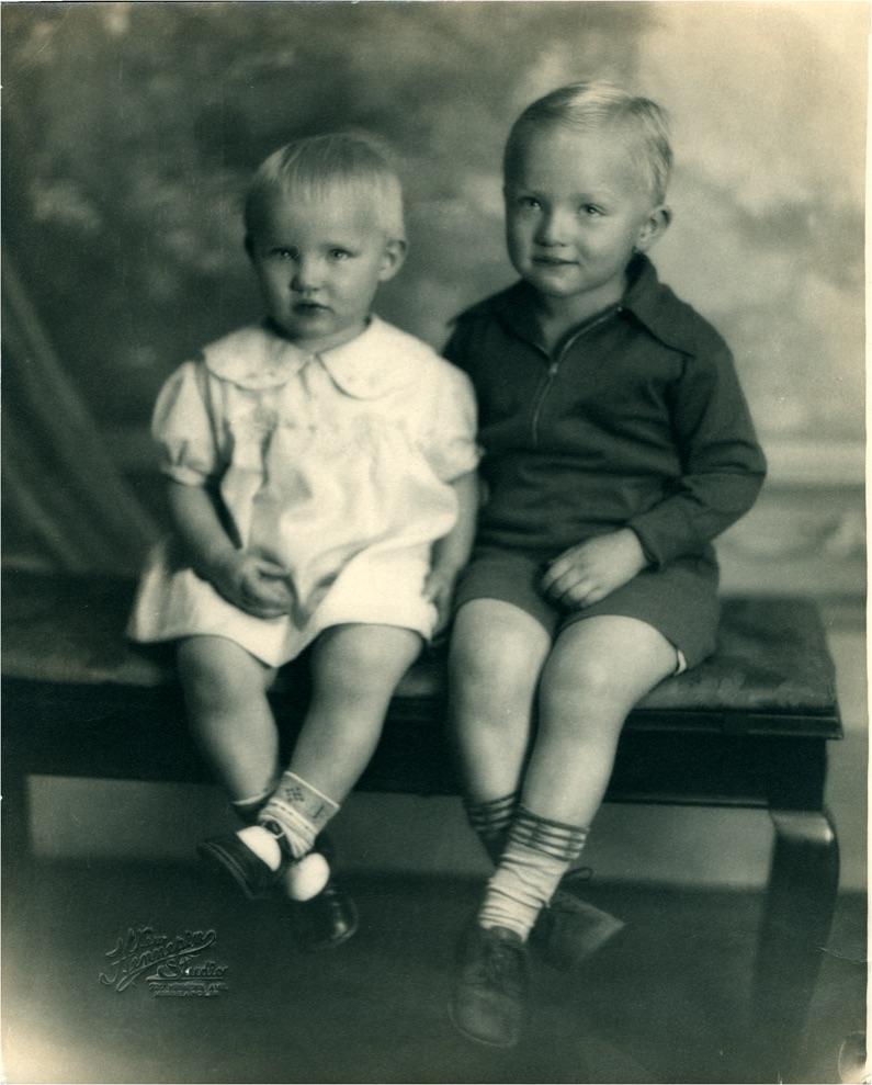 Vandy & Lyman a portrait