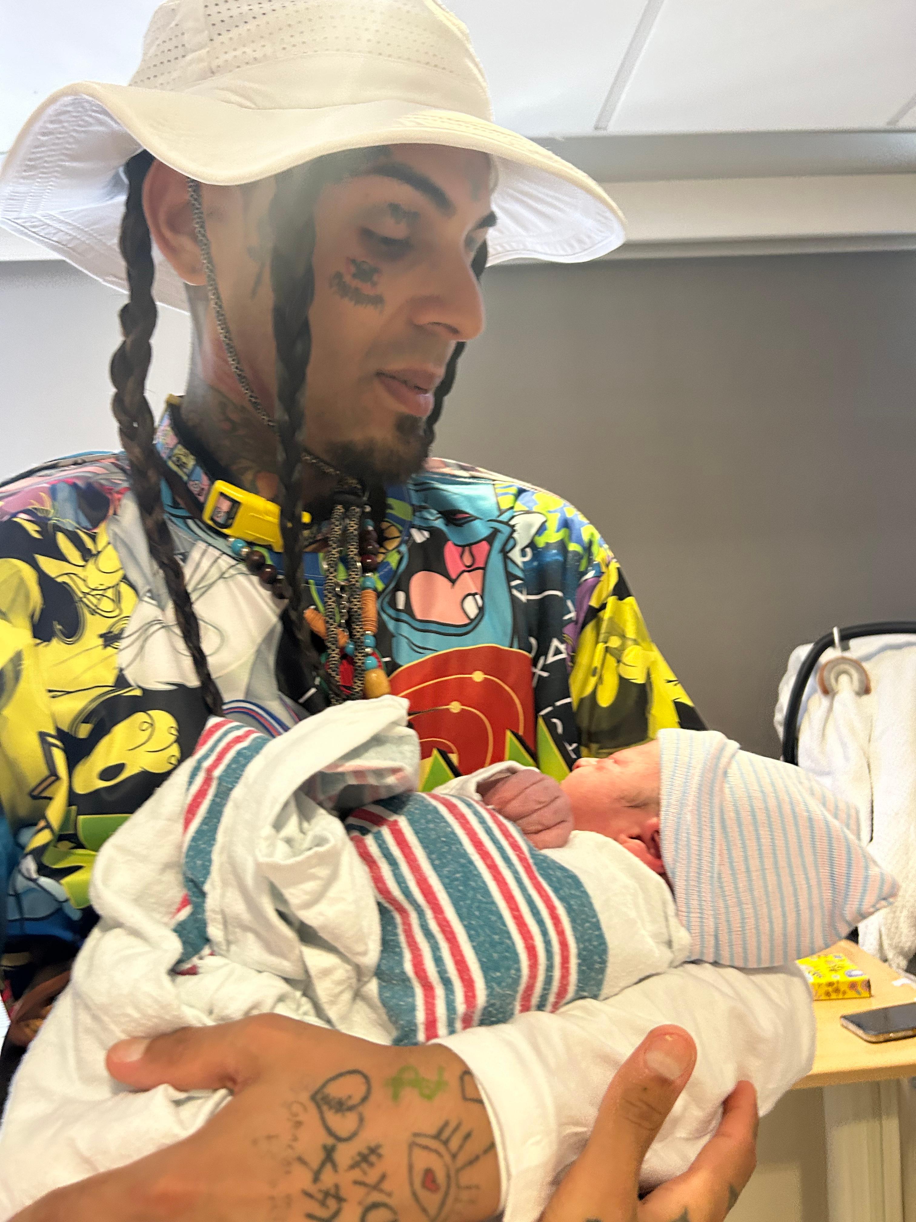 Sammy the day our  son Magic was born 🪄 ❤️👼
