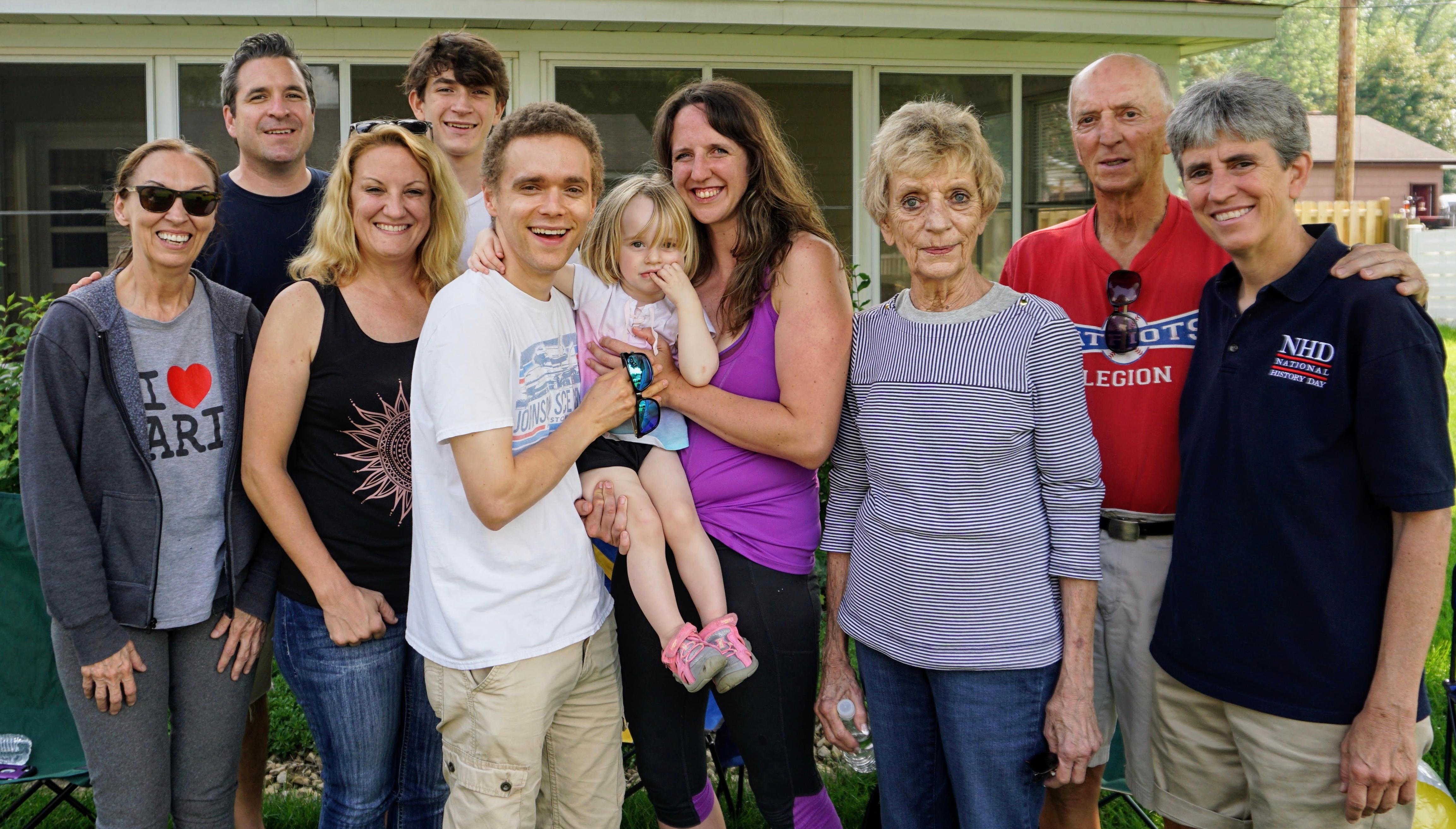 Julie, Donny, Erin, Seth, Andy, Anika, Amanda, Mom, Gene, Lori in Winona, summer 2021