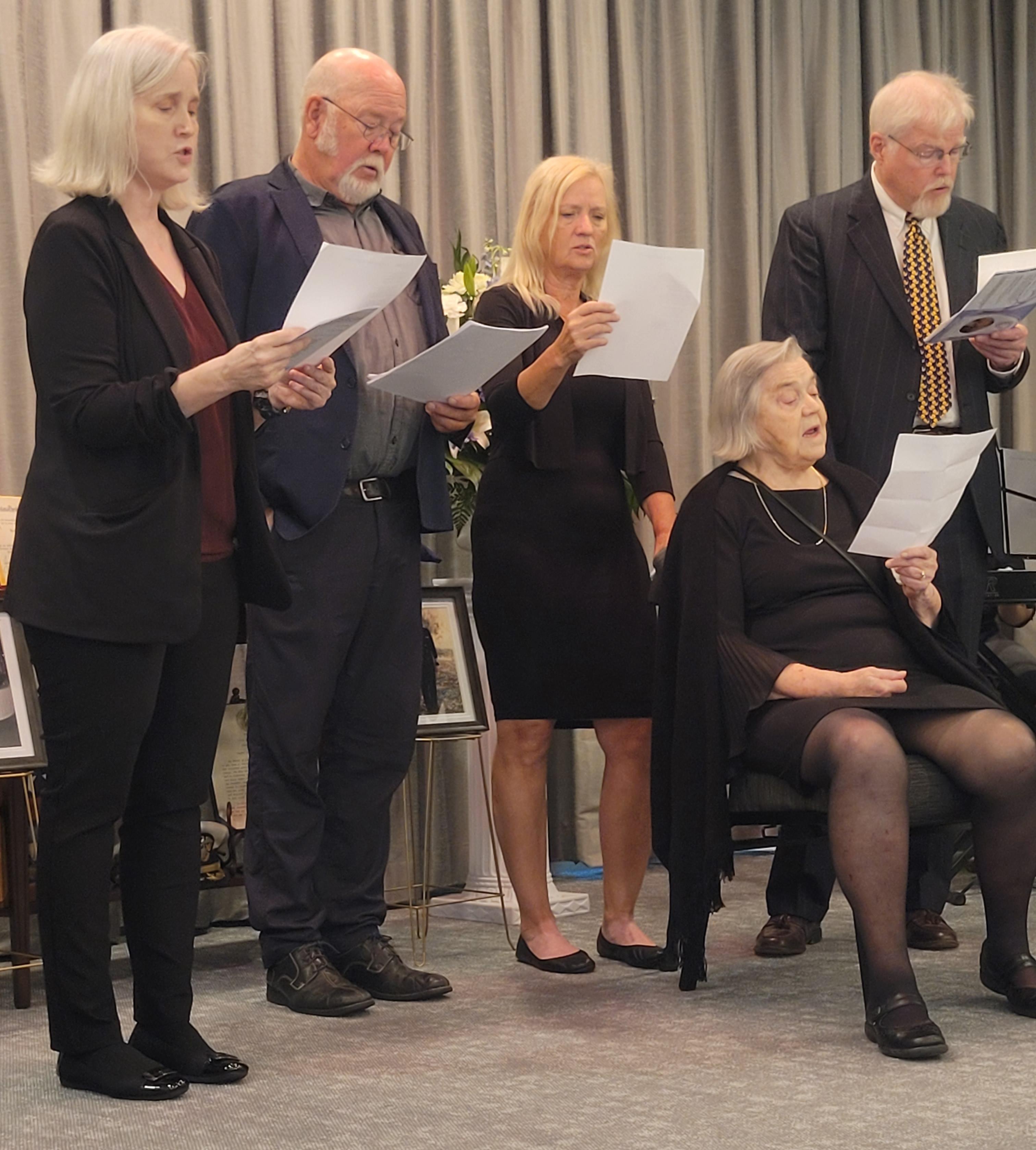 Grace and the Lundeens singing Tryggare kan ingen vara, a Swedish hymn