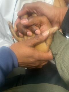 It was a difficult day when she departed from us. Though we wanted to hold onto her tightly, seeing her peaceful demeanor made it a little easier to let go. May she rest in peace.🕊