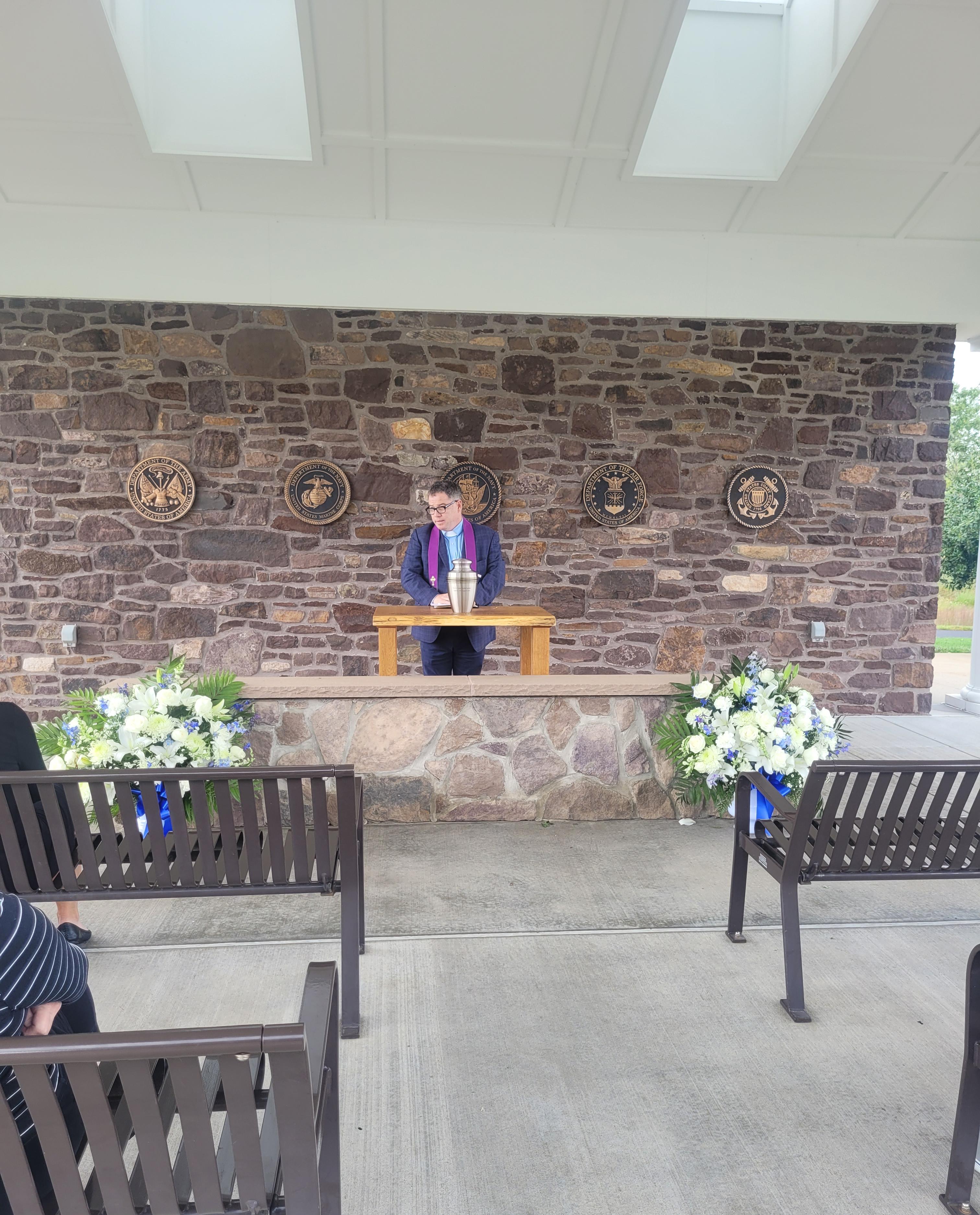 Rev Dan Andrews speaking in honor of Lyman for the interment