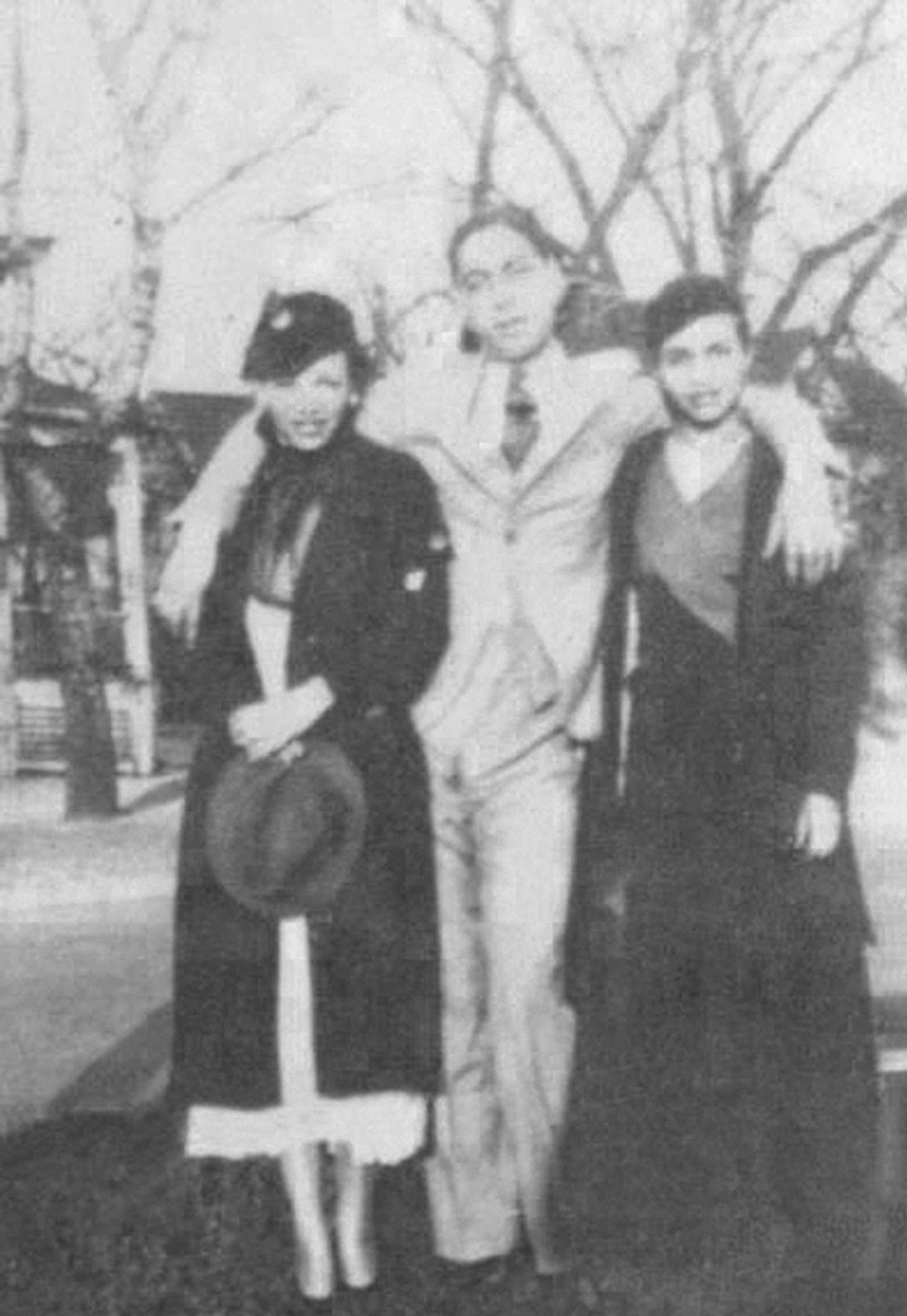 Caroline and siblings William and Mae.